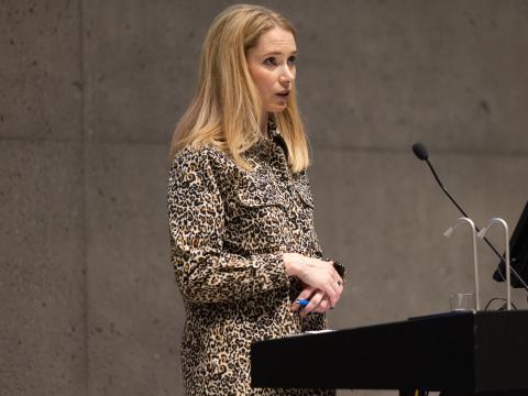 Valgerður Sólnes ávarpar gesti