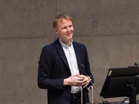 Kjartan Bjarni Björgvinsson ávarpar gesti