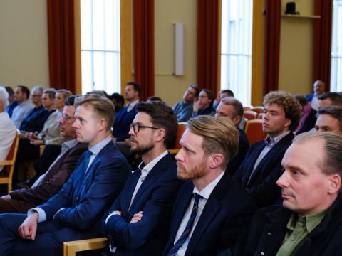 Íslensk forysta albjóõadómstóla: Reynsla, áskoranir og framtíðarsýn