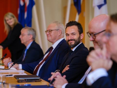 Íslensk forysta albjóõadómstóla: Reynsla, áskoranir og framtíðarsýn