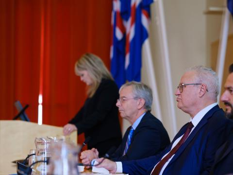 Íslensk forysta albjóõadómstóla: Reynsla, áskoranir og framtíðarsýn